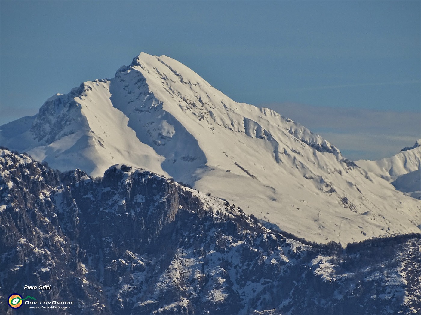 12 Dal Laghetto del Pertus maxi zoom sul Pizzo Arera.JPG